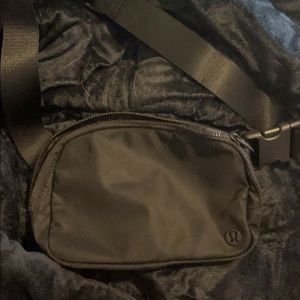 Lululemon black fanny pack